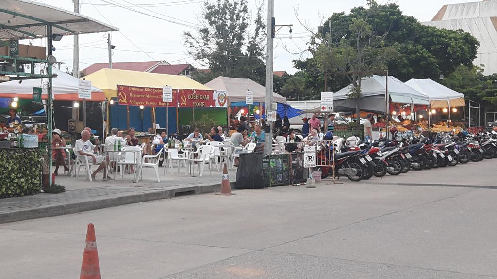 Casanova Inn Pattaya Buitenkant foto