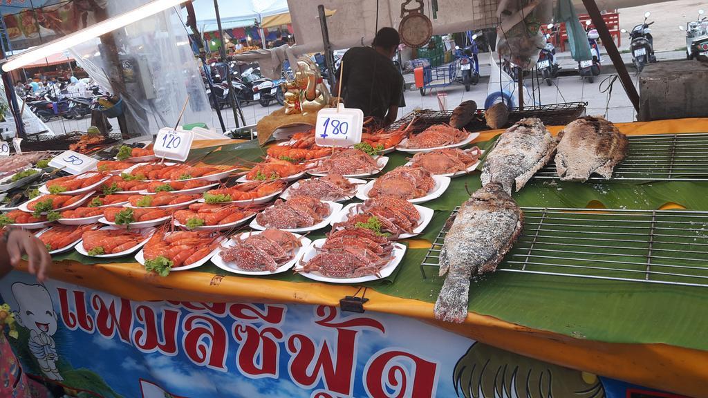 Casanova Inn Pattaya Buitenkant foto